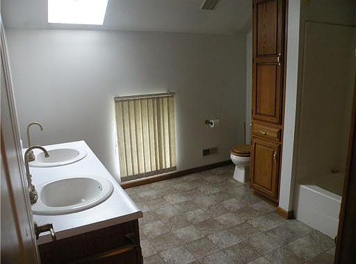 4th image of Mount Lookout Ln