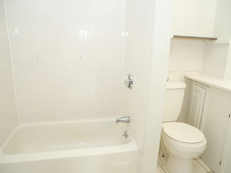 259 W Newton St #10 — Photo 4