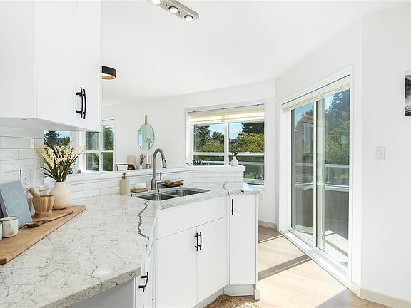 4th image of 300 Saint Anns Rd #311