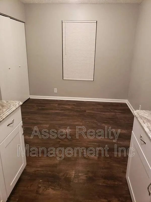 3 bed, 1.5 bath, 1330 sqft, $1,295 — Photo 4