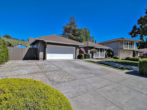4th image of 5874 Antigua Dr