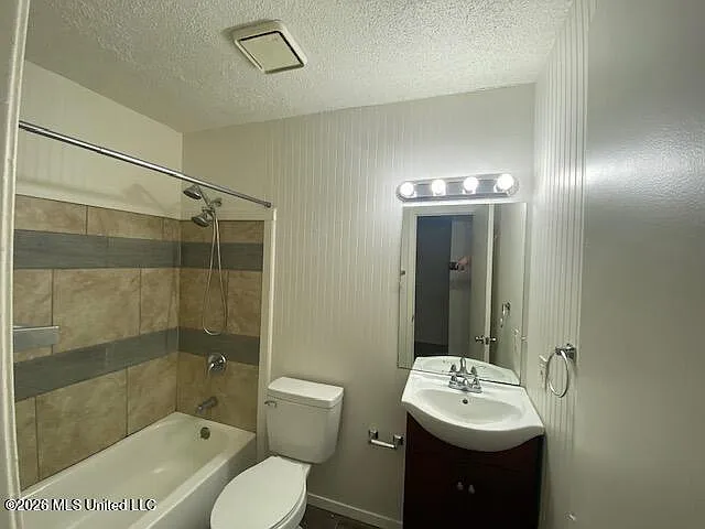 15251 Parkwood Dr N #D — Photo 11