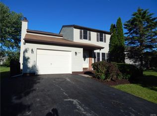 7048 Laurelwood Ln, Cicero, NY 13039