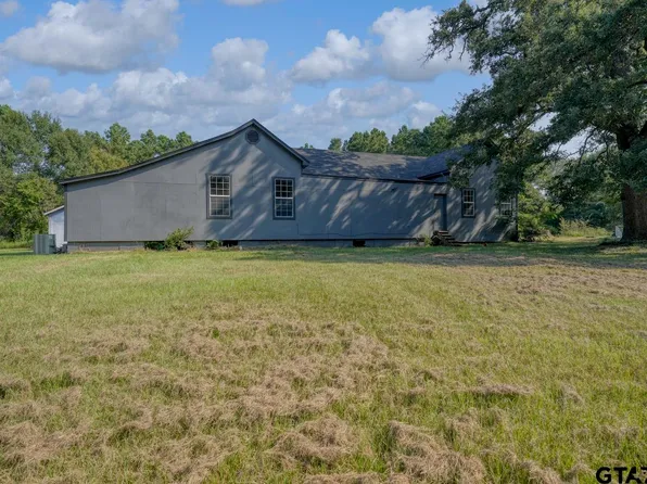 2071 W Point Tap Rd, Palestine, TX 75803