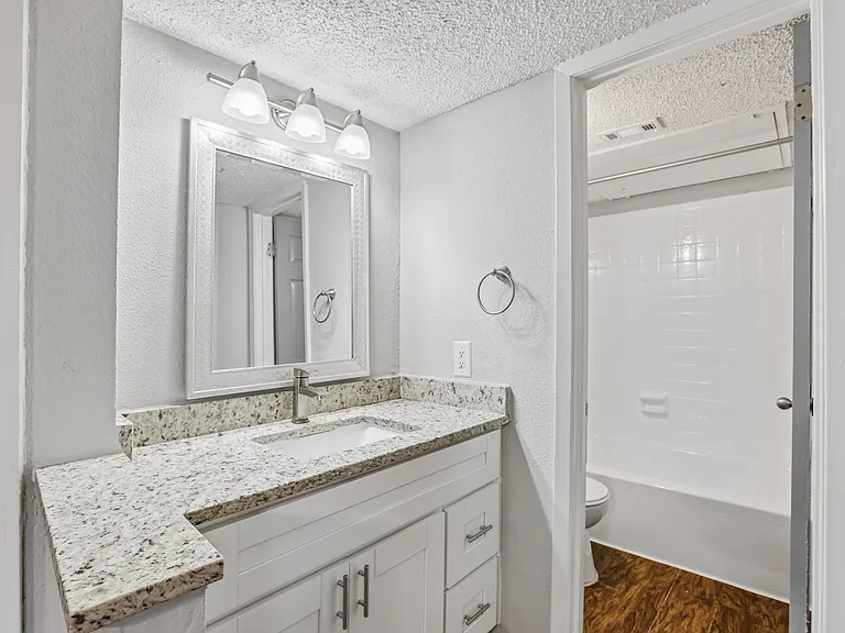 Lamar Place Apartments — Photo 69