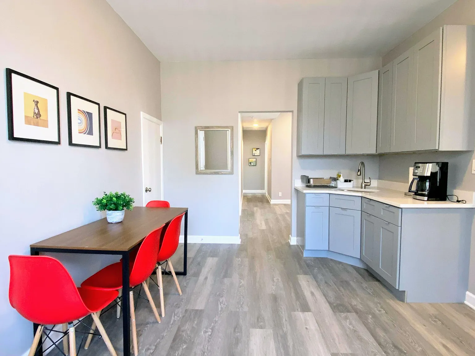 3 bed, 800 sqft, $1,800 — Photo 2