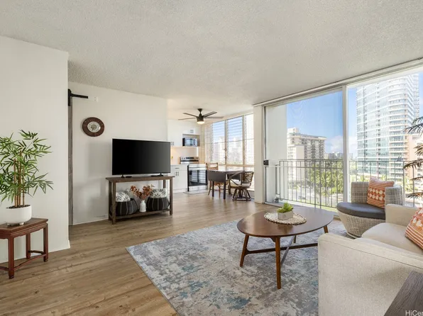 620 McCully St APT 901, Honolulu, HI 96826
