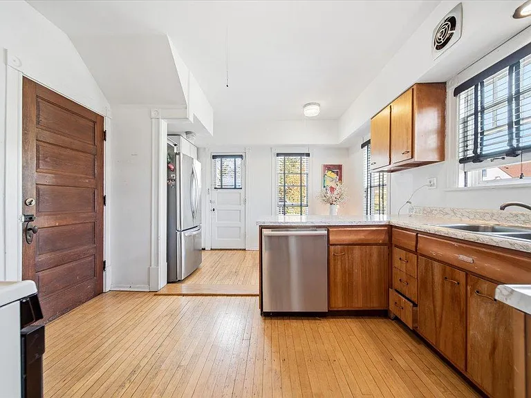 1768 Fremont Ave S — Photo 15