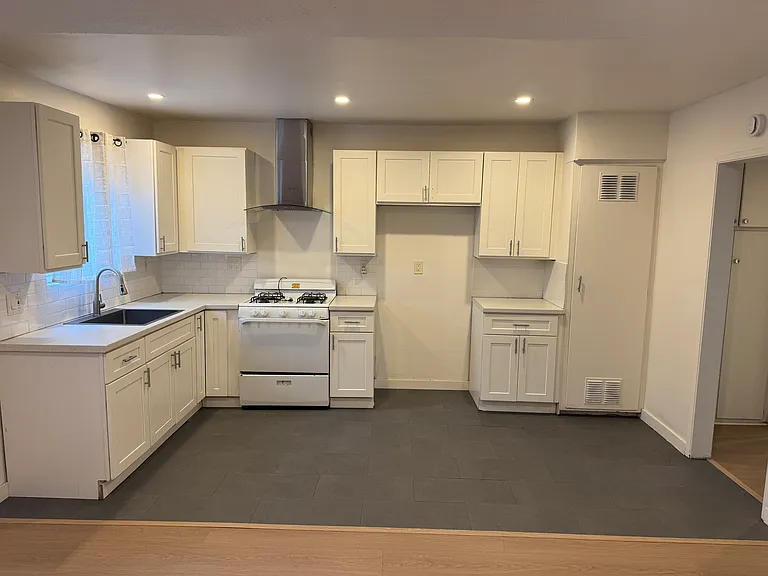 511 E Washington ave — Photo 20