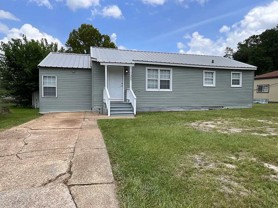 1307 Aaron Ave