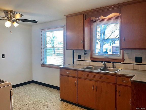 3rd image of 170 Curtiss St