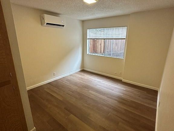 4th image of 996 Torrano Ave #996