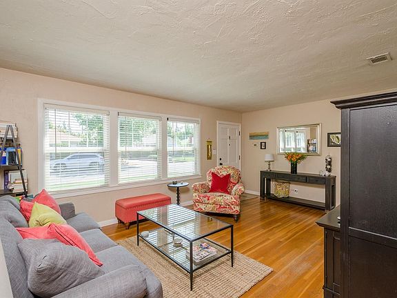 3rd image of 3400 Sophia Way