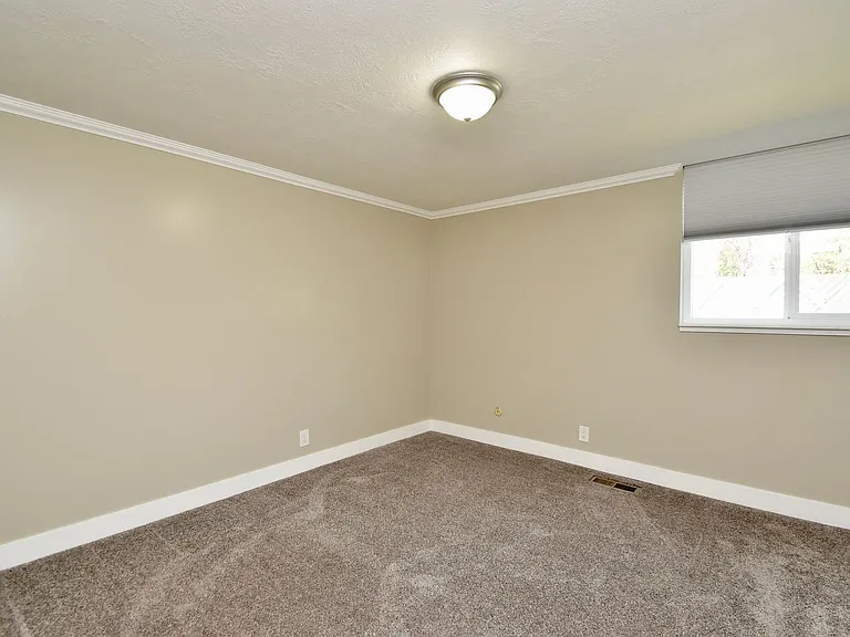 127 E 1100 N #3 — Photo 8