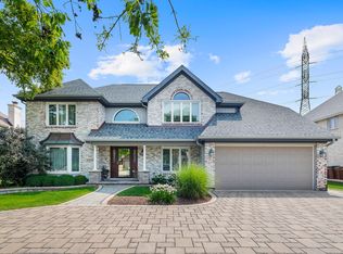 8309 Chaucer Dr, Willow Springs, IL 60480