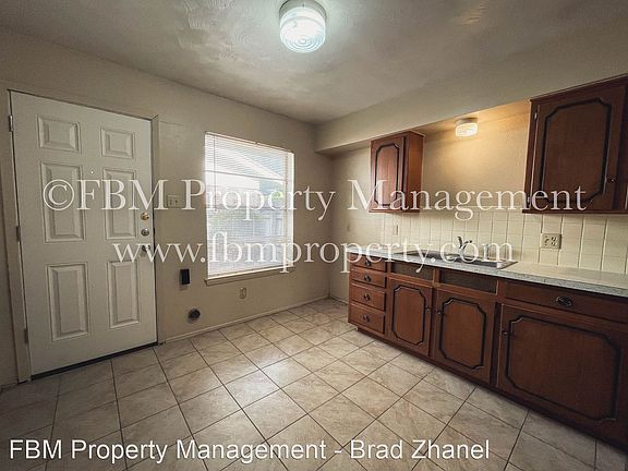 4th image of 907 N Preston St #4