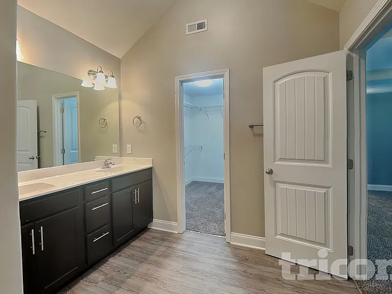 513 Sourwood Dr — Photo 7