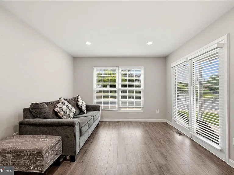 13118 Hearthside Ln — Photo 2