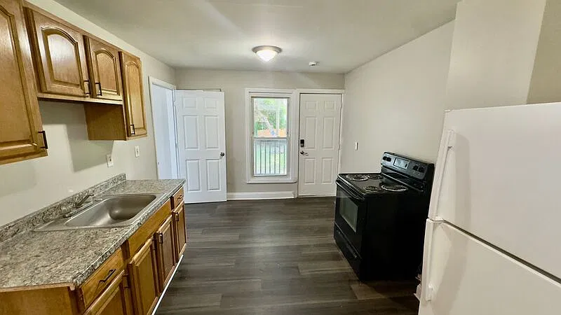 2 bed, 1.0 bath, $1,595 — Photo 2