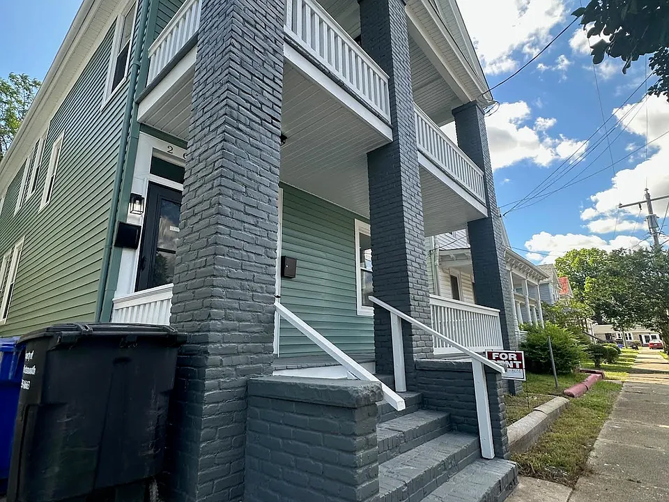267 Webster Ave #2