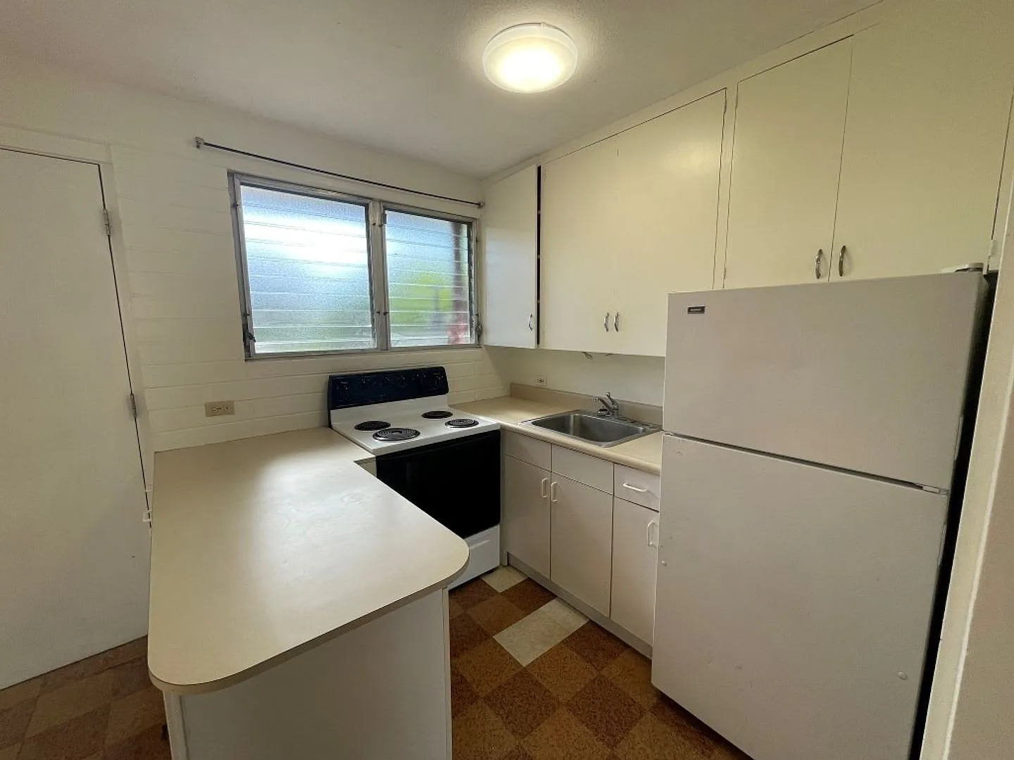 1621 Anapuni — Photo 2