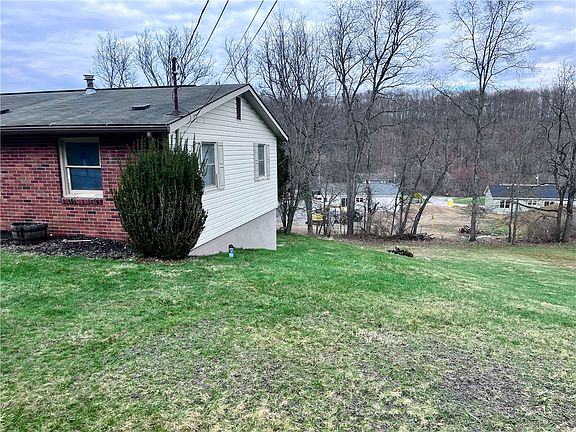 4th image of 218 Locust St