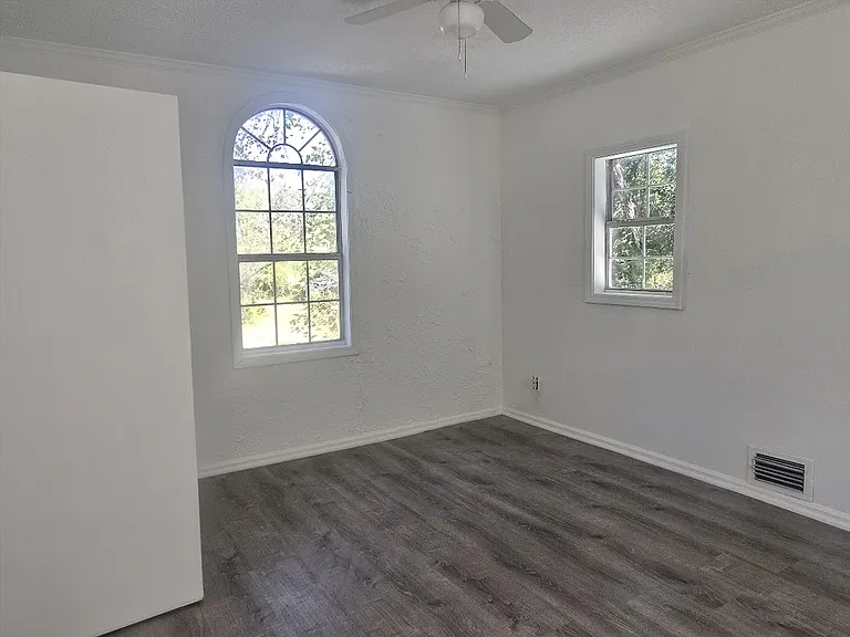 629 W Watson St — Photo 52
