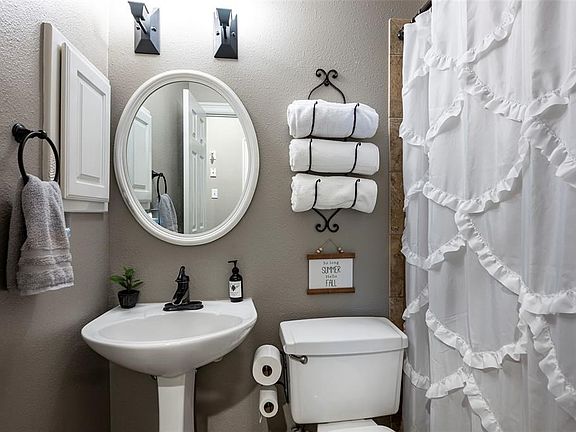 5th image of 114 Westwind Dr