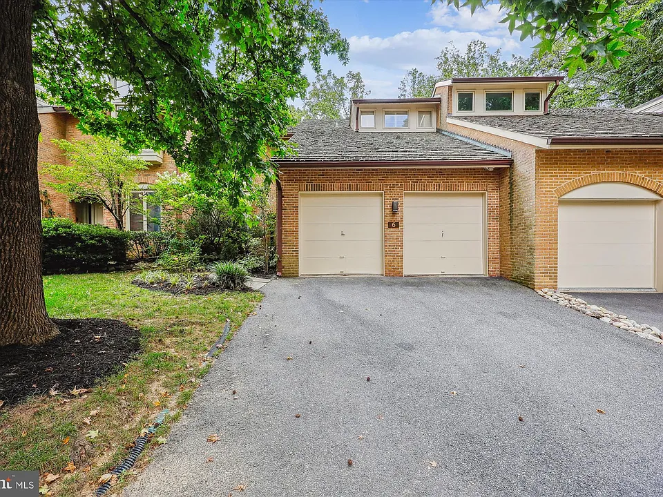 6 Goldleaf Ct