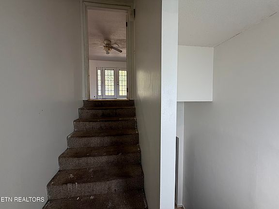 5th image of 1487 Dutch Valley Rd