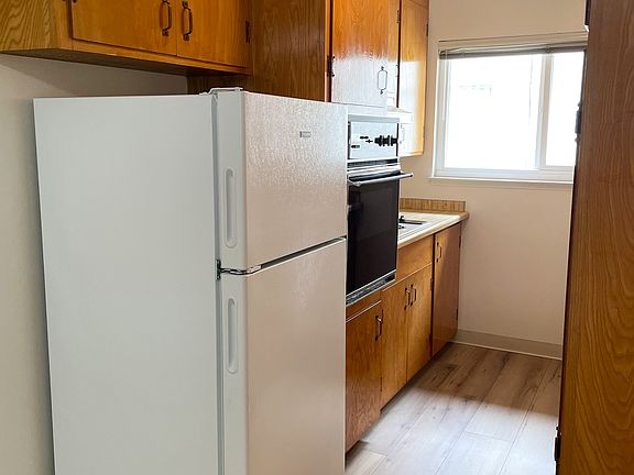 5th image of 100 Glen Eyrie Ave