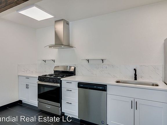 4th image of 1116 E Lemon St #110