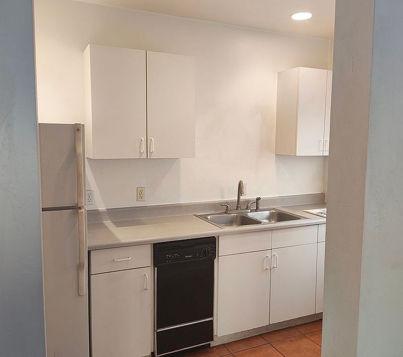 1st image of 3135 E Fairmount St #0