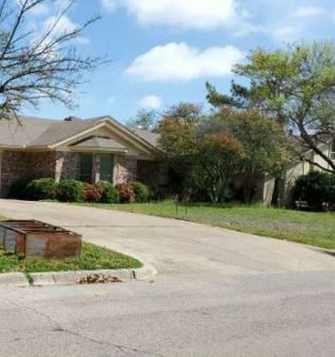 2nd image of 407 S Hill Dr