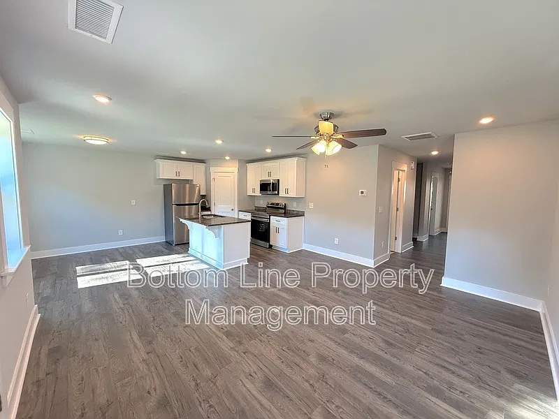 3 bed, 2.5 bath, 1729 sqft, $2,200 — Photo 3