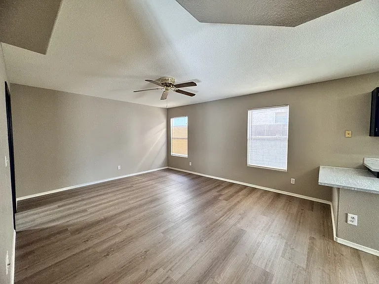 10453 N 76th Dr — Photo 33