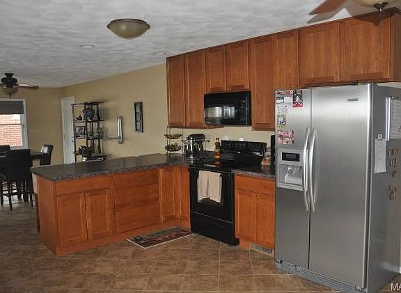 2nd image of 817 Rainbow Dr