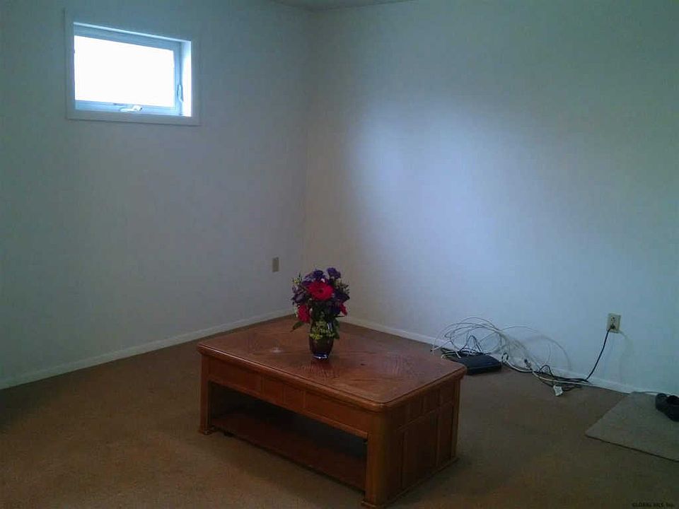 2nd image of 524 Maple Ave APT 7