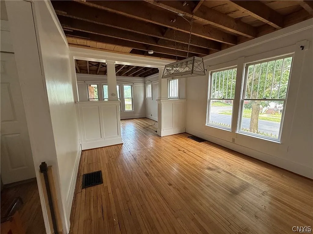 3 bed, 1.5 bath, 1406 sqft, $1,600 — Photo 3