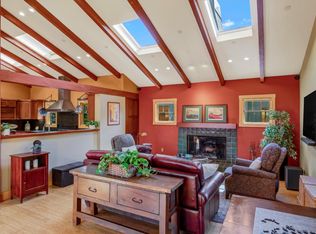 382 Spruce Ave, Pacific Grove, CA 93950
