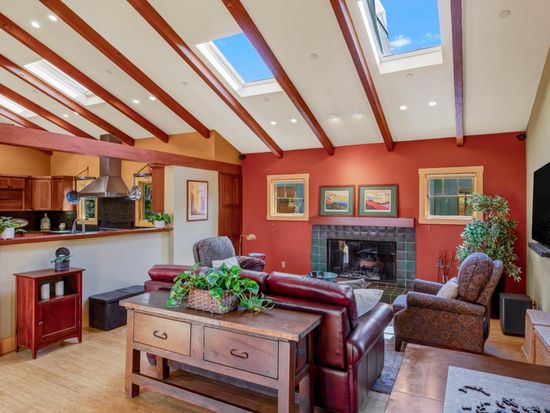 382 Spruce Ave, Pacific Grove, CA 93950