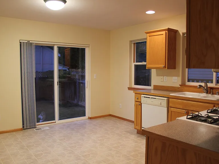1719 E Illinois St — Photo 9
