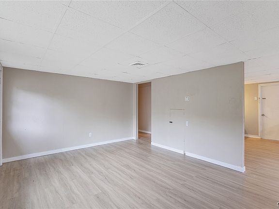 5th image of 103 Stinson St