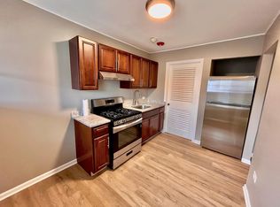 134 N Cass Ave APT 2E, Westmont, IL 60559