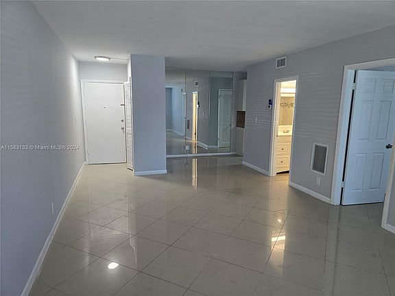 4th image of 649 W Oakland Park Blvd APT 119A