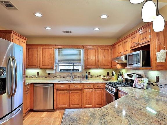 5th image of 8650 Rolling Hills Cir