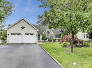 921 Canoe Ln, Manahawkin, NJ 08050