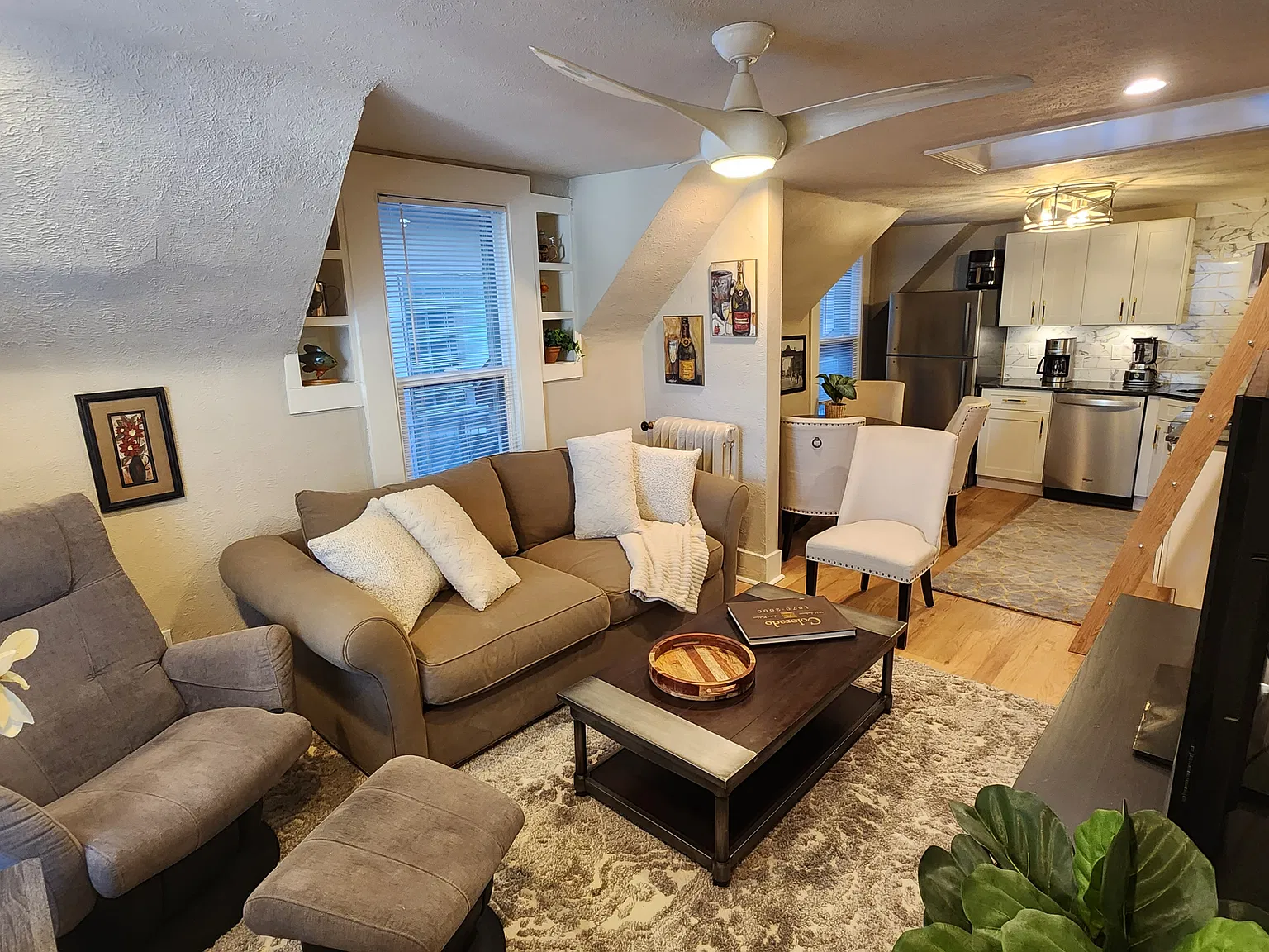 1 bed, 1.5 bath, 700 sqft, $2,295 — Photo 3