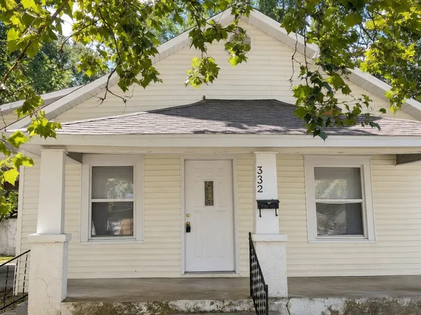 332 E Summit St, Bolivar, MO 65613