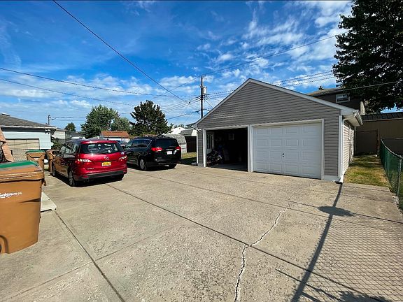 4th image of 82 N Seine Dr #1